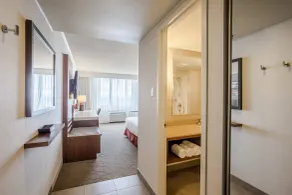 Delta Hotels by Marriott Saguenay Conference Centre - Room