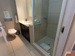 Lagoon Beach Hotel Apartments - Bathroom