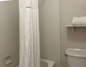 Motel 6 Phoenix, AZ Midtown - Bathroom