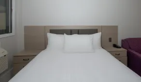 Coast Red Deer Hotel - Værelse