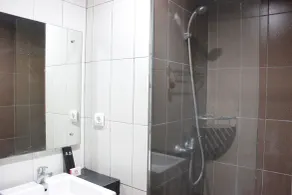 Stylish 1BR near ITB University at Dago Suites Apartment By Travelio - Badeværelse