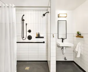 The Revolution Hotel - Bathroom