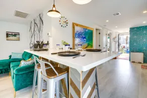 Renovated Seaside Park Cottage: Steps to Beach! - Interiör