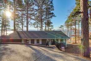 Quiet Waterfront Getaway w/ Furnished Deck & Grill - Innvendig