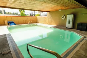 Rose City Inn & Suites - Piscine