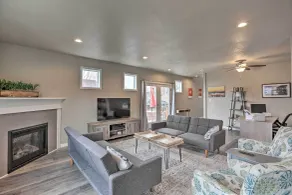 Chic Bend Home w/ Deck < 3 Mi to Downtown! - Interiør