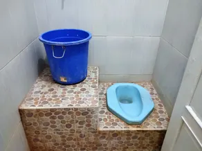 Hotel Keluarga Mekar Jaya Syariah Near UNS Solo - Bathroom