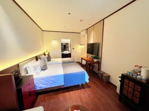 Jingshan Garden Courtyard Hotel Beijing Forbidden City Newly renovated Fluent English speaking - Room