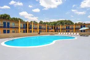 Days Inn by Wyndham Shelby - Piscine