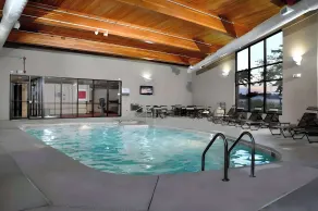 Comfort Suites Milwaukee West - Piscine