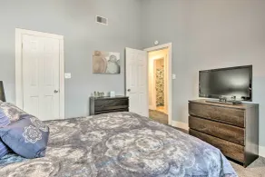 Near Mt Airy Casino: Mount Pocono Condo w/ Balcony - Innenbereich