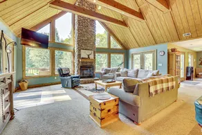 23 Mi to Mohican SP: Group-ready Lodge w/ Hot Tub - Innenbereich
