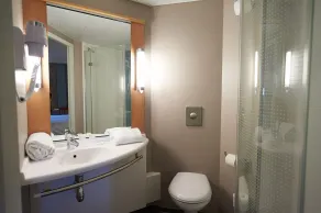 ibis Les Herbiers - Salle de bain