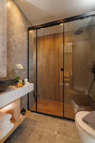 Soho SeaFront Suites - Bathroom