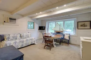 'Nantucket Cottage' w/ Fishing Dock + Sunsets - Interiör