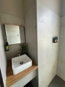 City Budget Hotel - Bathroom