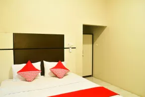 The SO Hotel Mitra RedDoorz - Room