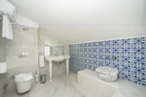 Argos Hotel - Bathroom