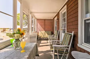 Beachfront Connecticut Retreat w/ Views! - Intérieur