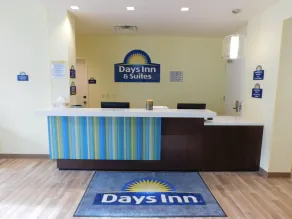 Days Inn & Suites by Wyndham Kearney - Réception