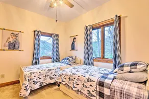 Mountain Cabin w/ Fire Pit, Walk to Golf & Fishing - Interiør