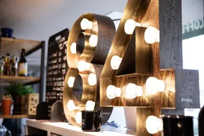 The People - Tours - Restaurant
