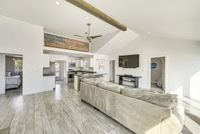 Lakefront Home w/ Boat Dock in Benton Harbor! - Interiør