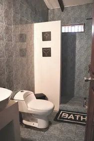 Tropical Camas Surf House - Bathroom