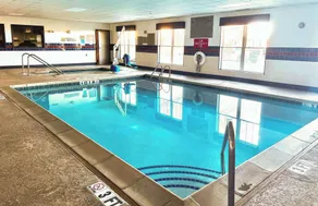 Country Inn & Suites by Radisson, Crystal Lake, IL - Piscine