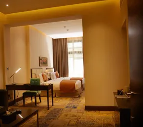 Warwick Al Khobar - Room