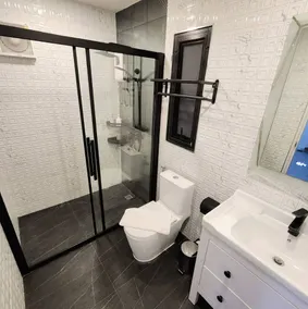 Capital O 75422 Million Pillows - Bathroom