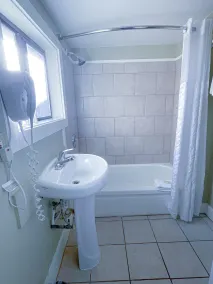 Studio 9 Fort Bragg, LLC. - Salle de bain