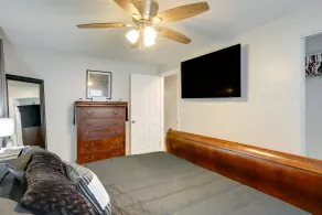 Pet-friendly Lorain Retreat w/ Fenced Yard! - Room