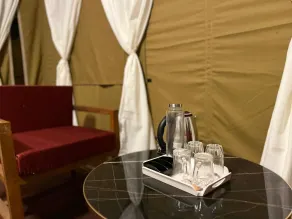 Camp OM Riverside Retreat - Zimmer