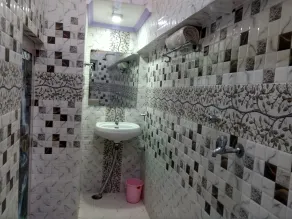City Hotel - Bathroom