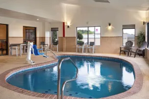 Ramada by Wyndham Locust Grove - Piscine