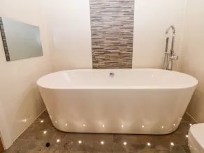 Stables Lodge - Bathroom