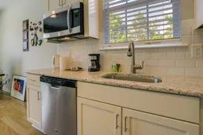Sunny Apex Vacation Rental w/ Pool Access! - Interni
