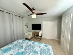 Pompano Vibes Beach Apartments - Zimmer