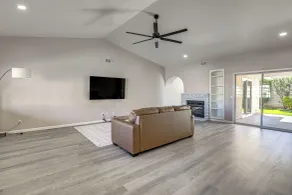 Spring Valley Lake Home w/ Desk & Fenced Yard - Innvendig