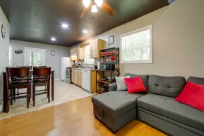 Private Hot Tub, Yard: Pet-Friendly Whittier Cabin - Intérieur