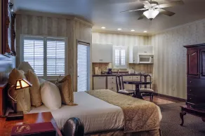 Grass Valley Courtyard Suites - Chambre