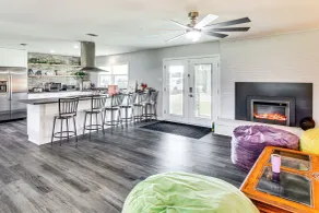 Group-friendly Home w/ Game Room in Albany! - Interiør