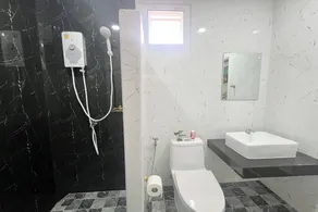 Koon Hom Apartment - Baño