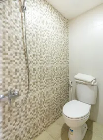 OYO Life 3782 Gunung Anyar - Badezimmer