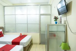 RedDoorz near H. Hasan Aroeboesman Airport - Zimmer