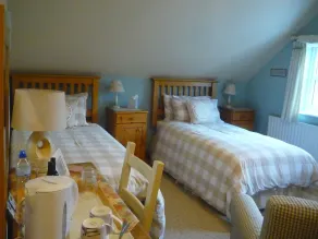 White Cottage Bed and Breakfast - Room