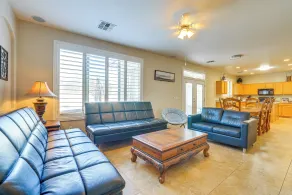 Pool & Patio: San Tan Valley Getaway! - Innvendig