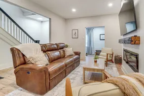 Game Room & Backyard: Modern Altoona Home! - Interiör