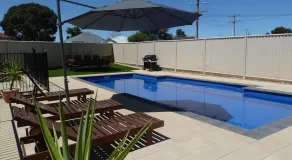 Ploughmans Motor Inn - Piscina